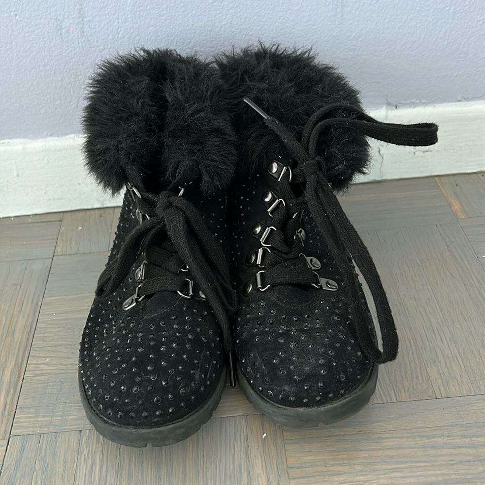 Black fall low cut boots
